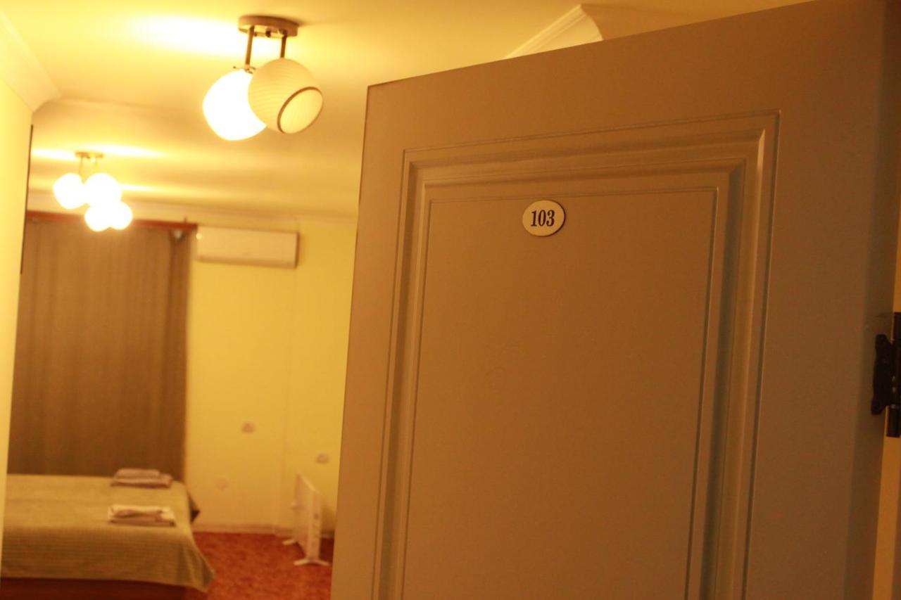 Hotel international Erivan Exterior foto
