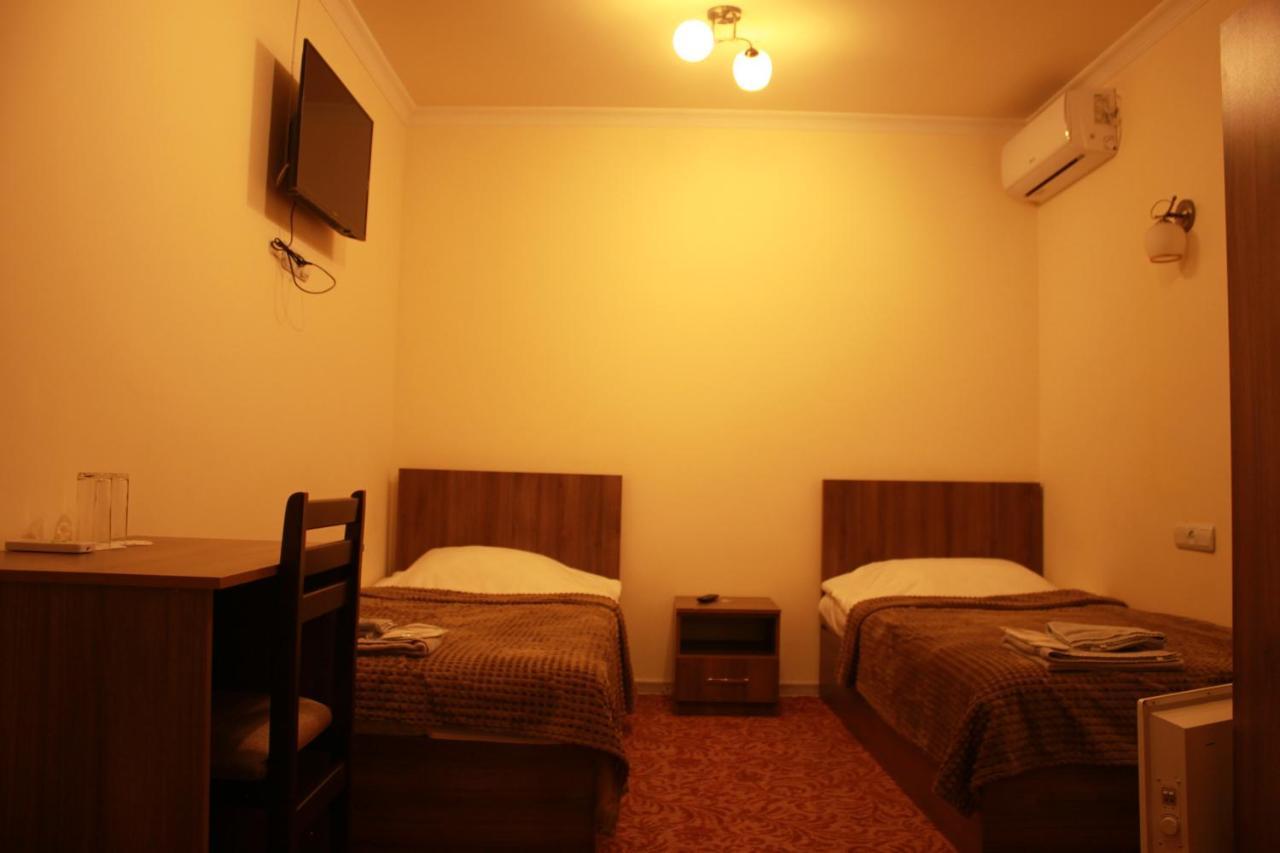 Hotel international Erivan Exterior foto